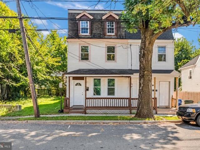 Townhouse for sale in Burlington, Burlington County