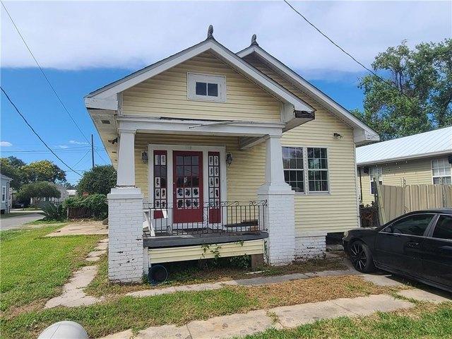 House for sale in Saint Claude Heights, Arabi