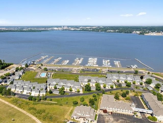Condo for sale in East Peoria, Illinois