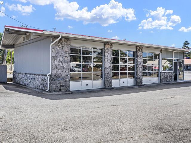 Commercial for sale in Oregonia