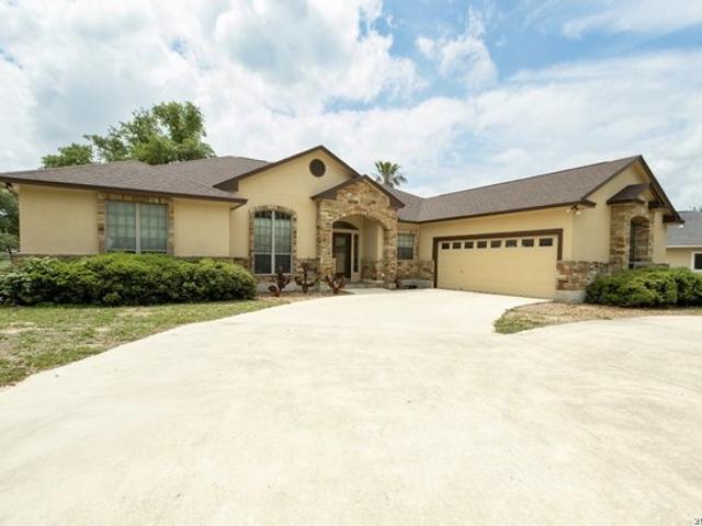 House for sale in Devine, Medina County