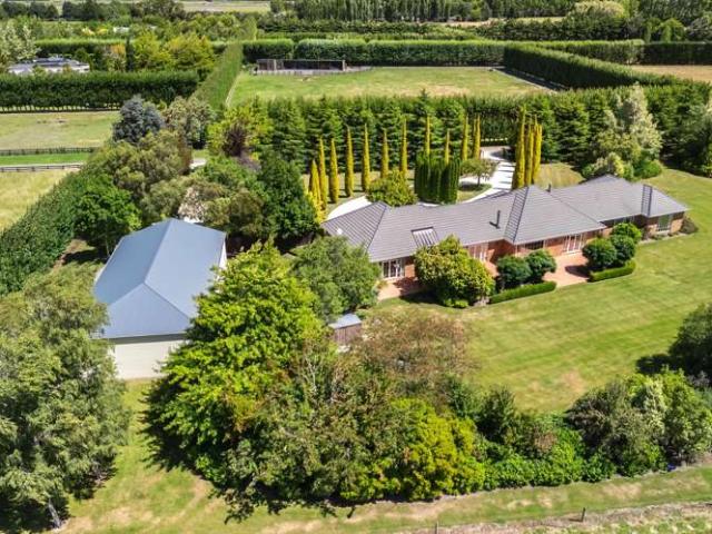Property for sale in Chaslands, Canterbury