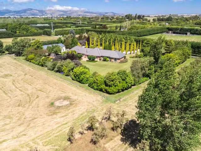 House for sale in Chaslands, Canterbury