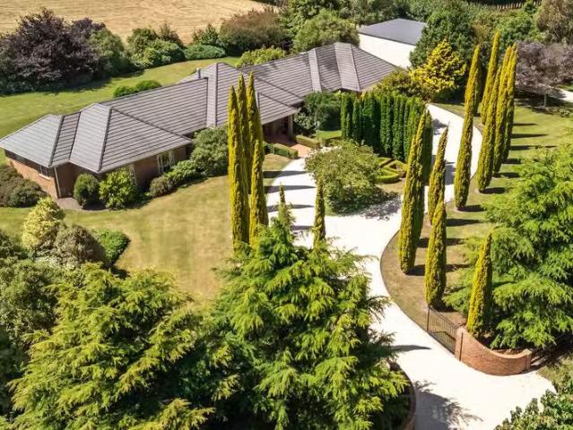 House for sale in Chaslands, Canterbury