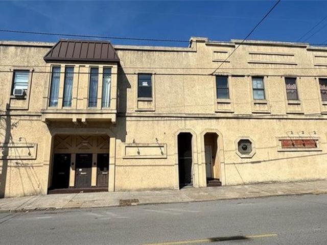 House for sale in Alton, Illinois