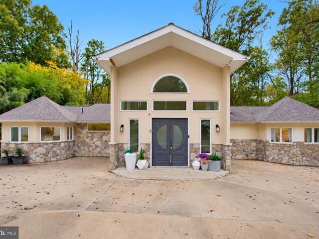 House for sale in The Woodlands, Great Falls