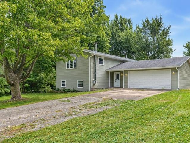 House for sale in Dixon, Scott County