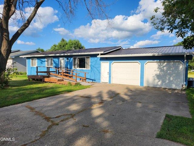 House for sale in Steele, North Dakota