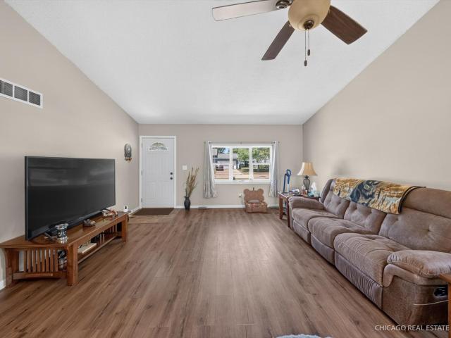 House for sale in Mchenry, Illinois