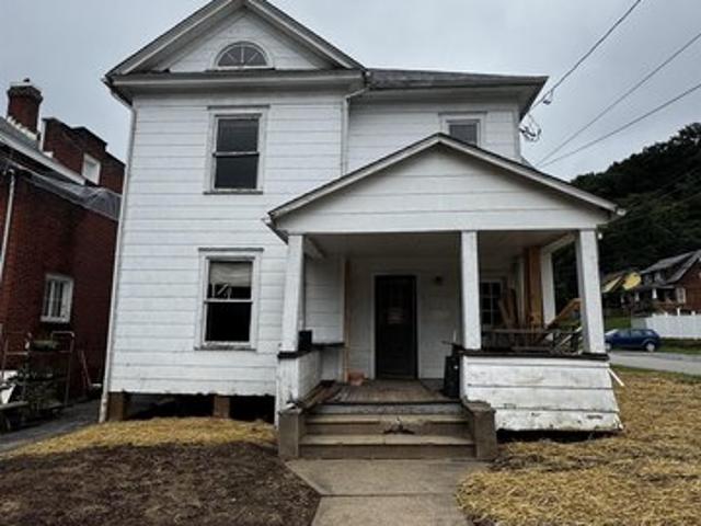 House for sale in Weston, West Virginia