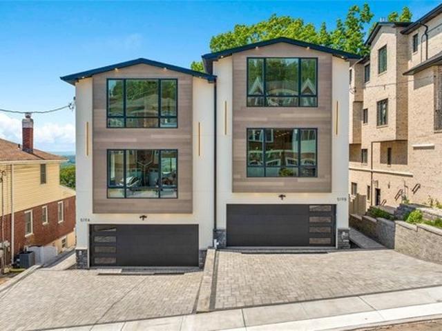 Townhouse for sale in Palisades Park, New Jersey