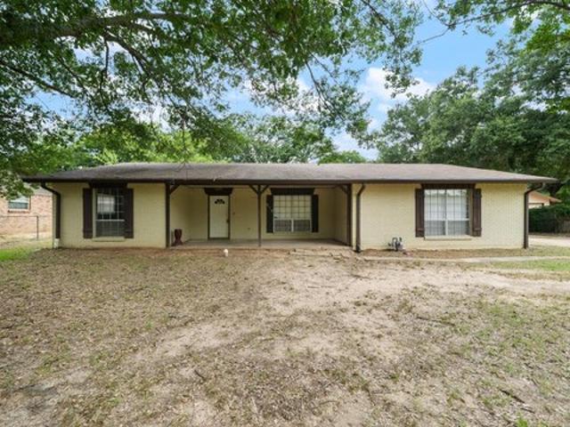 House for sale in Henderson, Texas