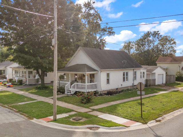 House for sale in Crown Point, Lake County