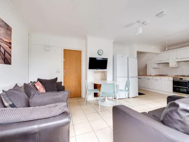 Room for rent in St. Martin's, The Bridge
