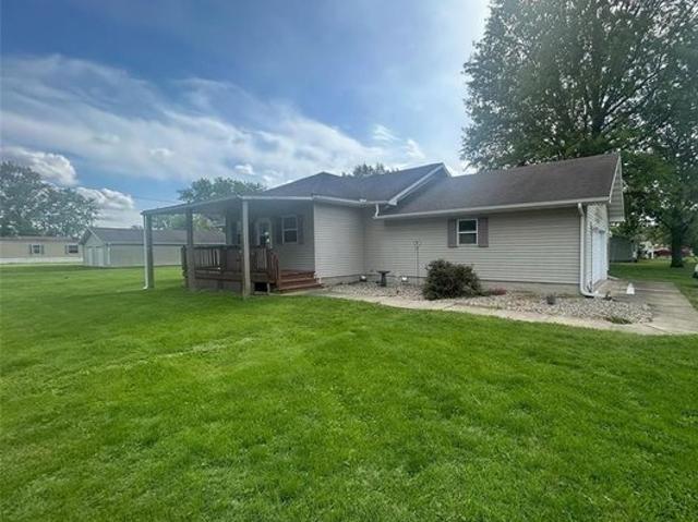 House for sale in Ramsey, Illinois