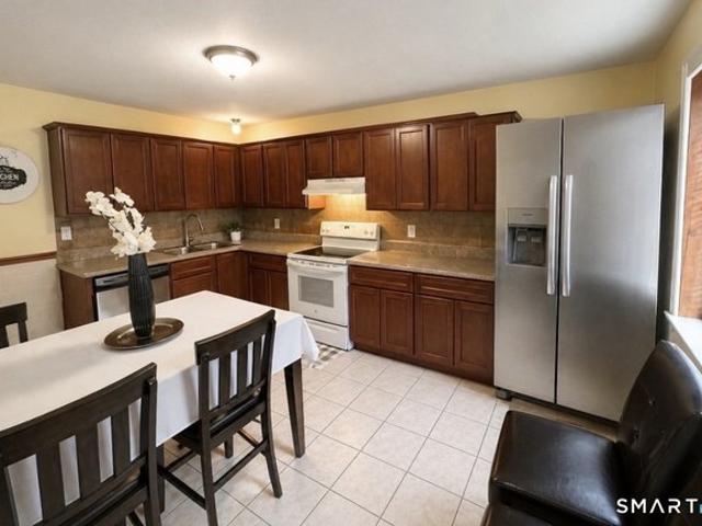 Townhouse for sale in Waterbury, Connecticut
