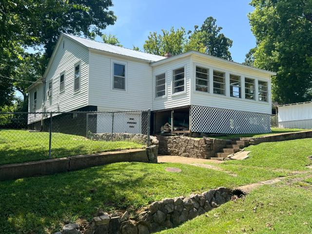 House for sale in Thayer, Missouri