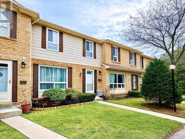 Townhouse for sale in Burlington, Ontario