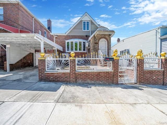 House for sale in Queens, Arverne