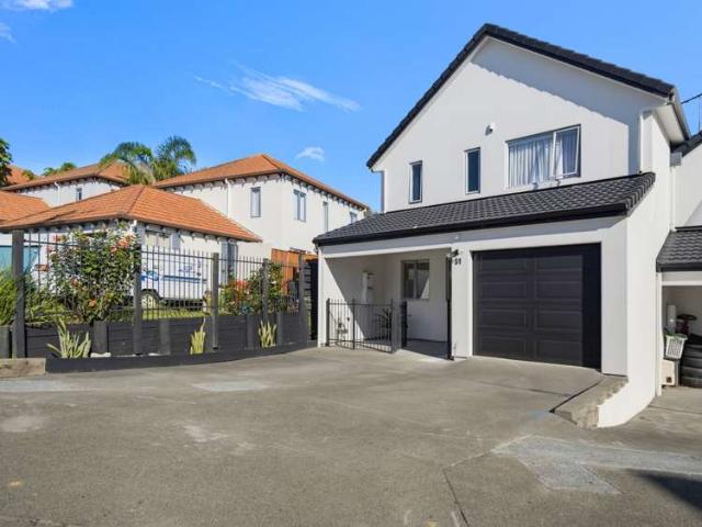 Apartment for sale in Whangaparaoa
