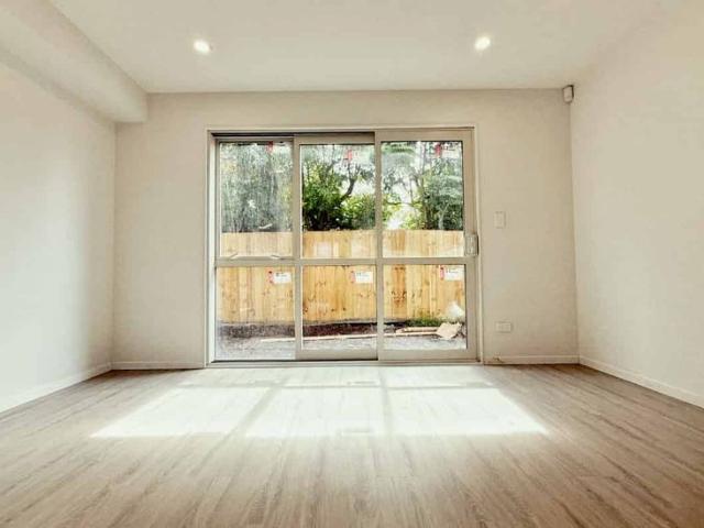 Townhouse for rent in Point England