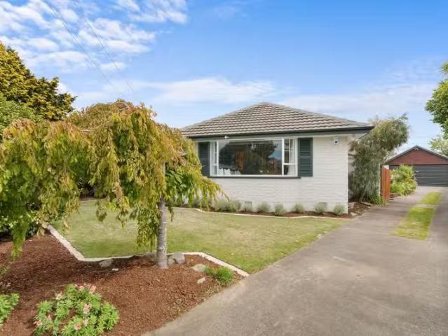 House for sale in Chaslands, Canterbury