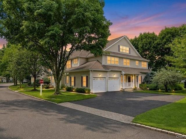 Condo for sale in Smithtown, New York