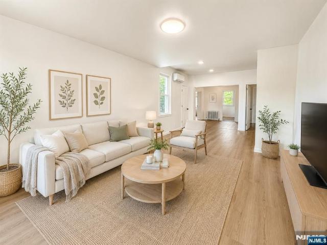 Duplex for rent in Garfield, New Jersey
