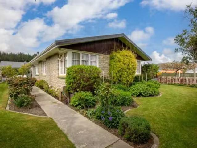 House for sale in Otakou