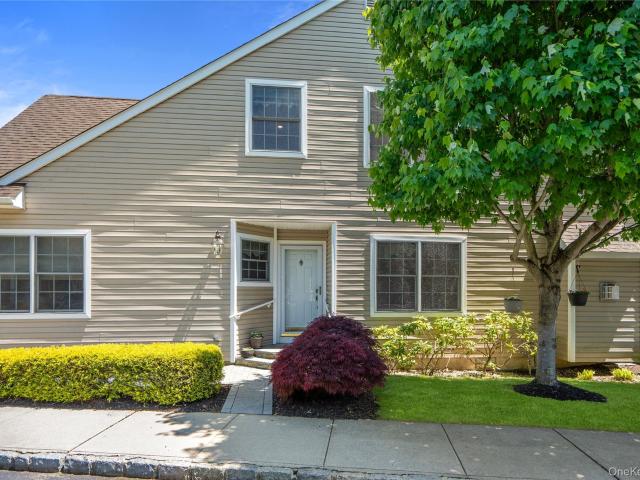 Condo for sale in Bohemia, New York