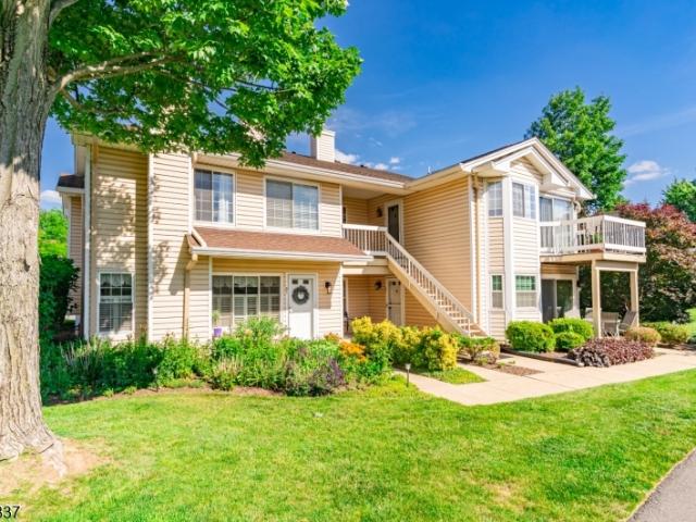 Townhouse for sale in Pluckemin, New Jersey