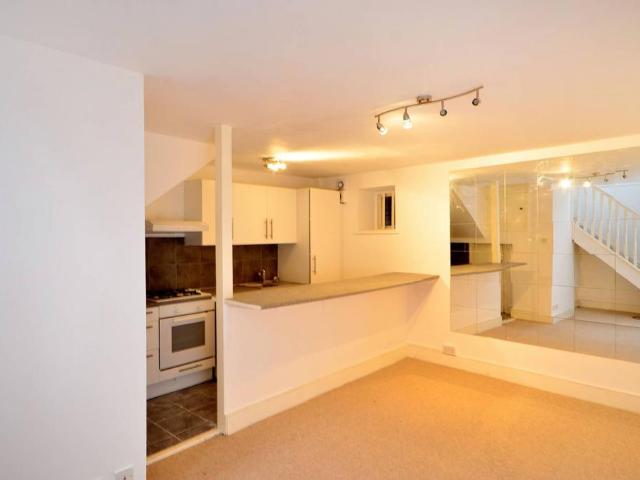 Apartment for rent in Bowes Park, Greater London