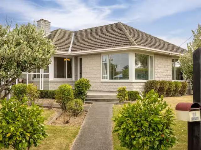House for sale in Chaslands, Canterbury