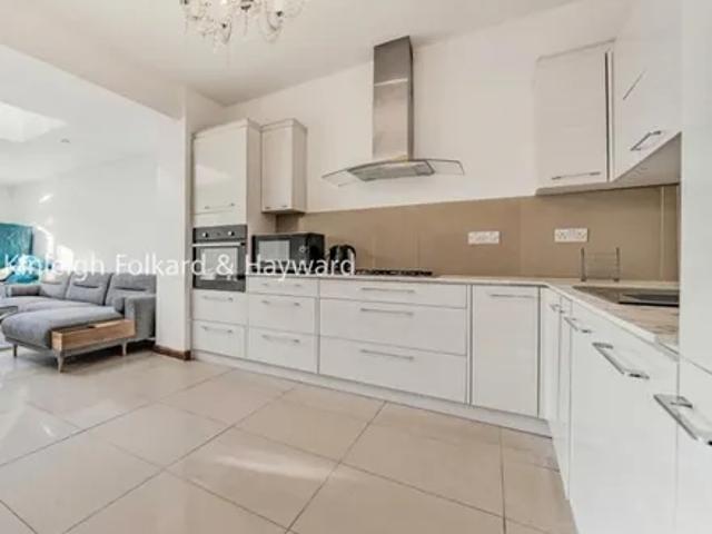 House for rent in Summerstown, Greater London