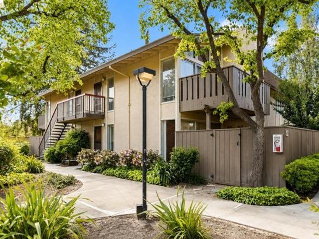 Condo for sale in Pleasant Hill, California