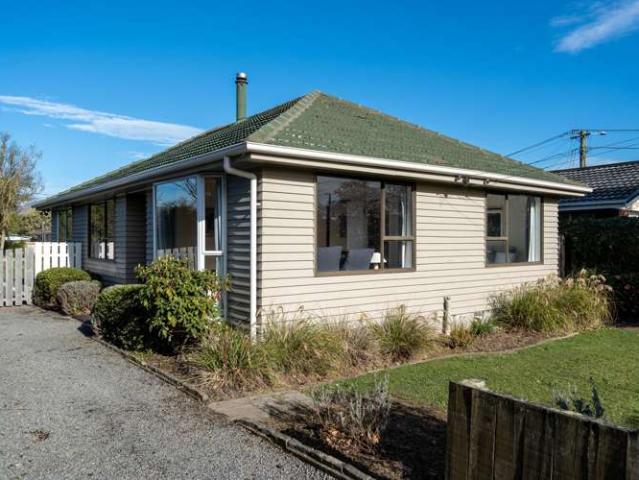 House for sale in Chaslands, Canterbury
