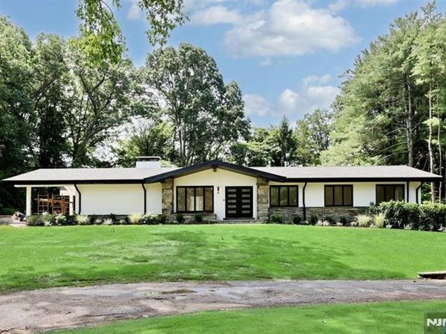 House for sale in Woodcliff Lake, New Jersey