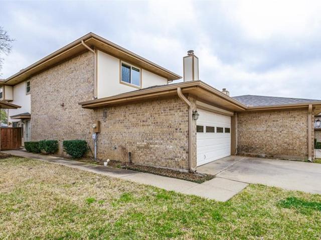 Townhouse for sale in Bedford, Texas