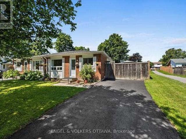 House for sale in Glen Cairn, Ottawa