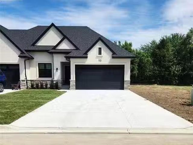House for sale in Chatham–kent, Ontario