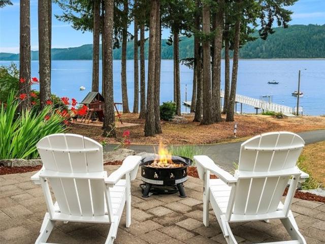 House for sale in Lilliwaup, Washington