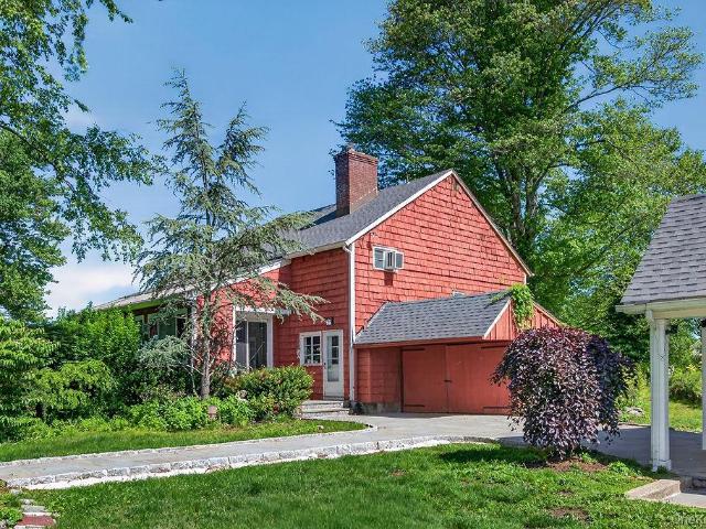House for sale in Millwood, New York
