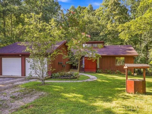 House for sale in Horse Shoe, North Carolina