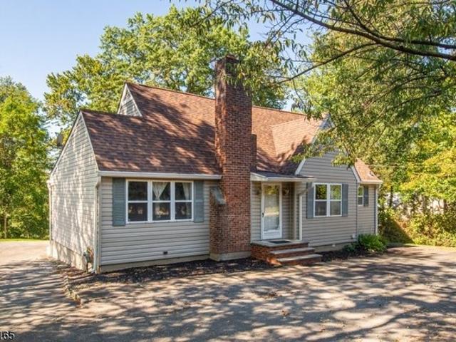 House for sale in East Hanover, New Jersey
