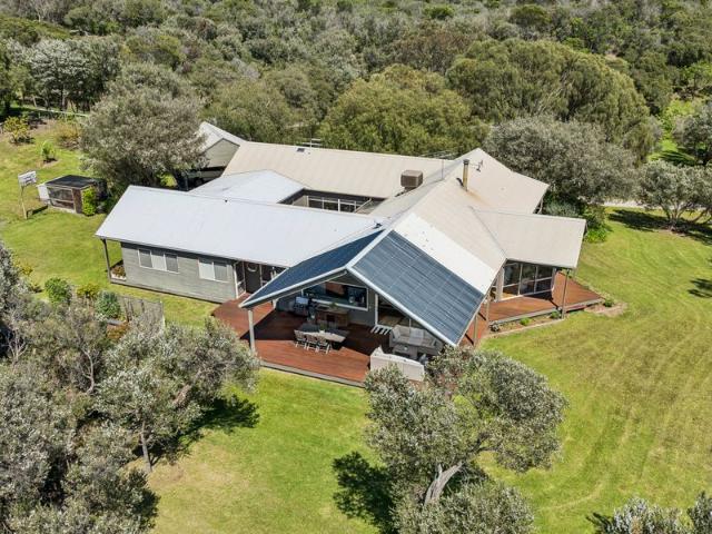 Cottage for sale in Camerons Creek, Victoria