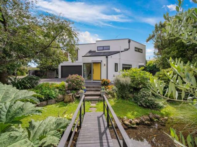 House for sale in Chaslands, Canterbury