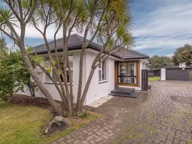 House for sale in Chaslands, Canterbury