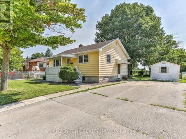 House for sale in Ontario