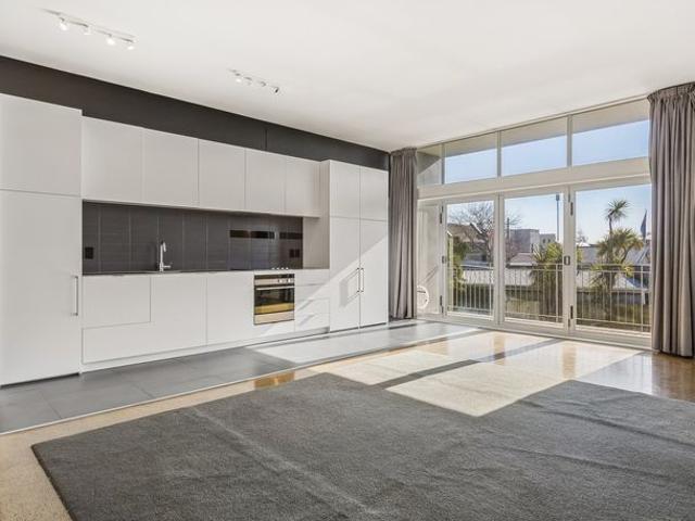 Apartment for rent in Chaslands, Canterbury