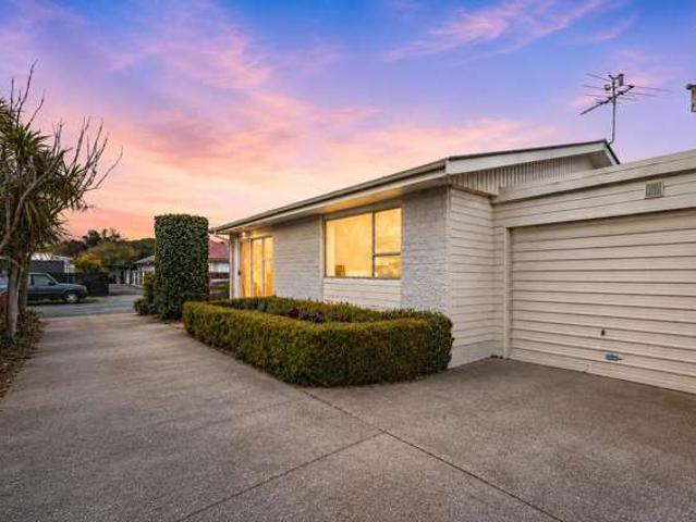 House for sale in Chaslands, Canterbury